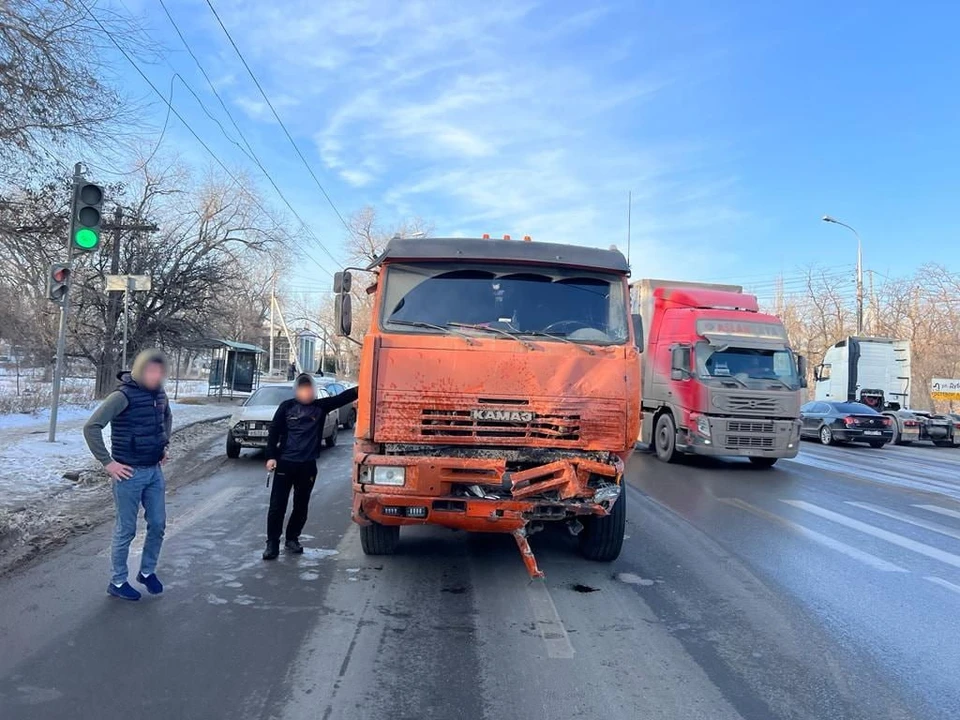 Полиция Волгограда задержала 19-летнего водителя «КамАЗа», устроившего ДТП с маршруткой