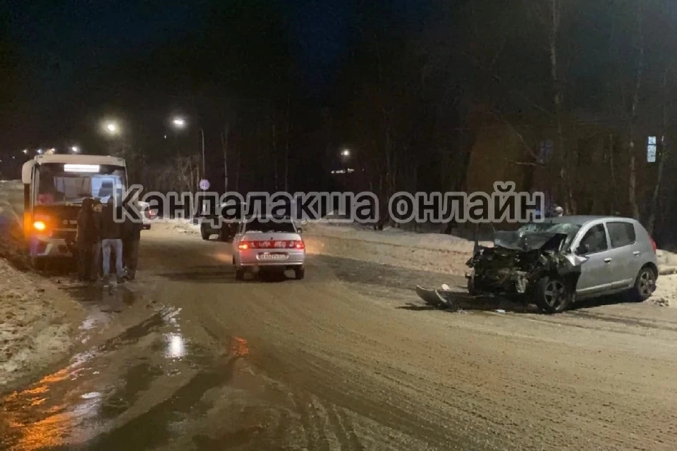 Авария произошла на улице Первомайской. Фото: «Кандалакша онлайн»