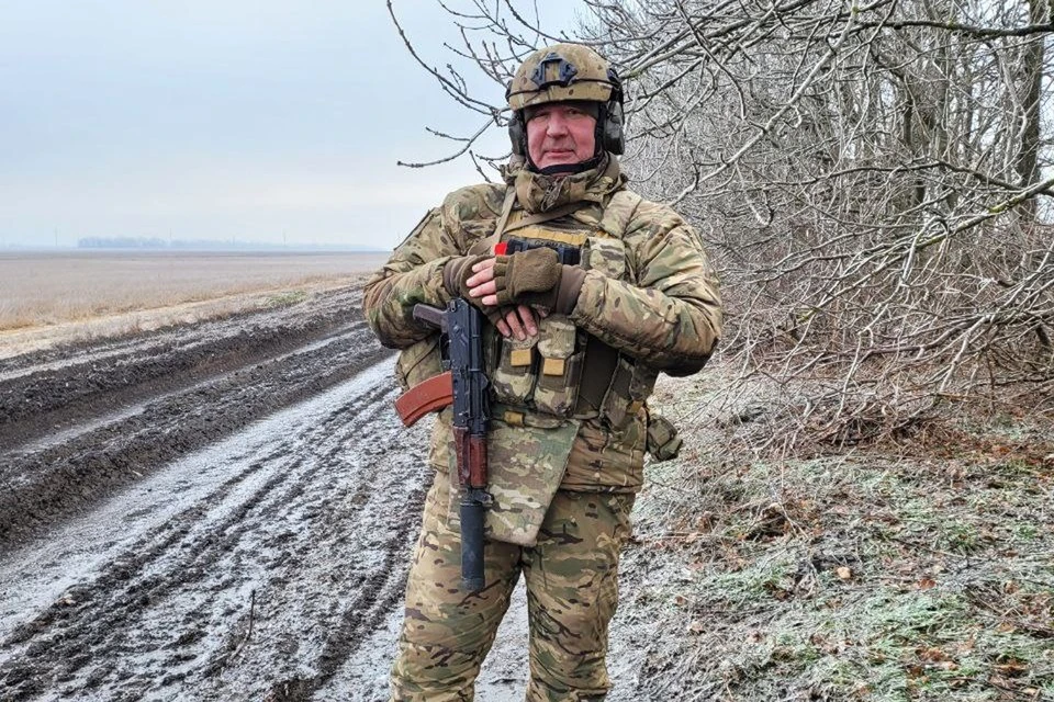 Рогозин заявил, что при обстреле гостиницы в Донецке возле него не взорвались два из семи снарядов