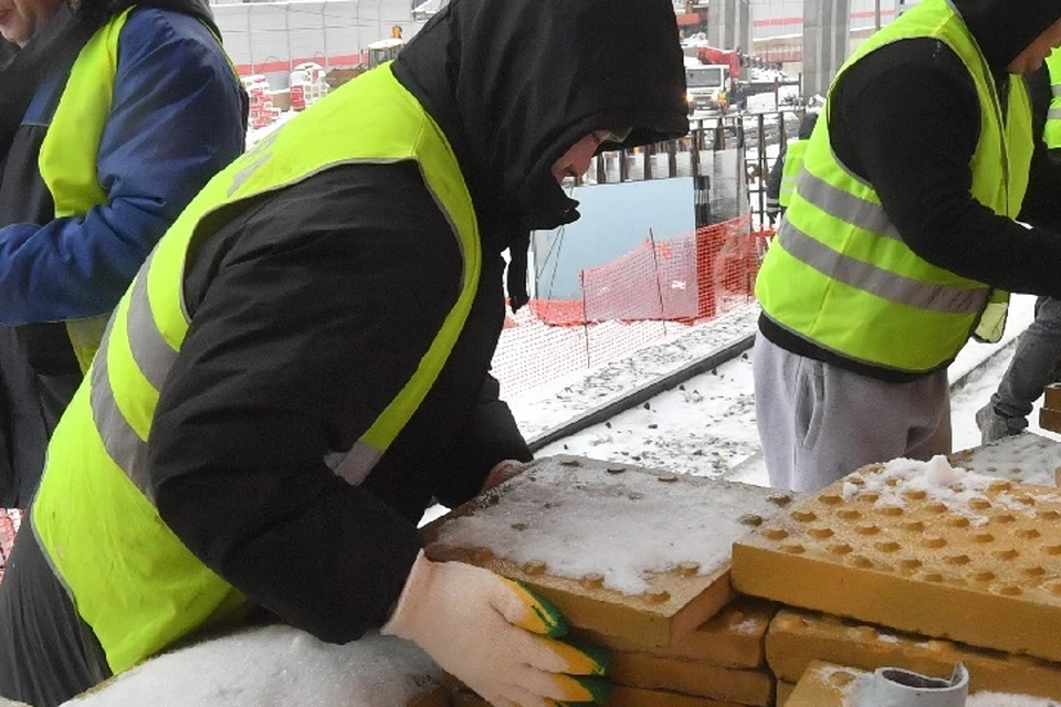 Волонтеры заявили, что им удалось помочь двум мигрантам, которых удерживали и заставляли бесплатно работать.