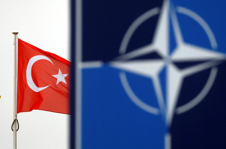 Анкара не может принять бездействие Швеции и Финляндии в отношении акций против Турции, заявил министр национальной обороны Акар