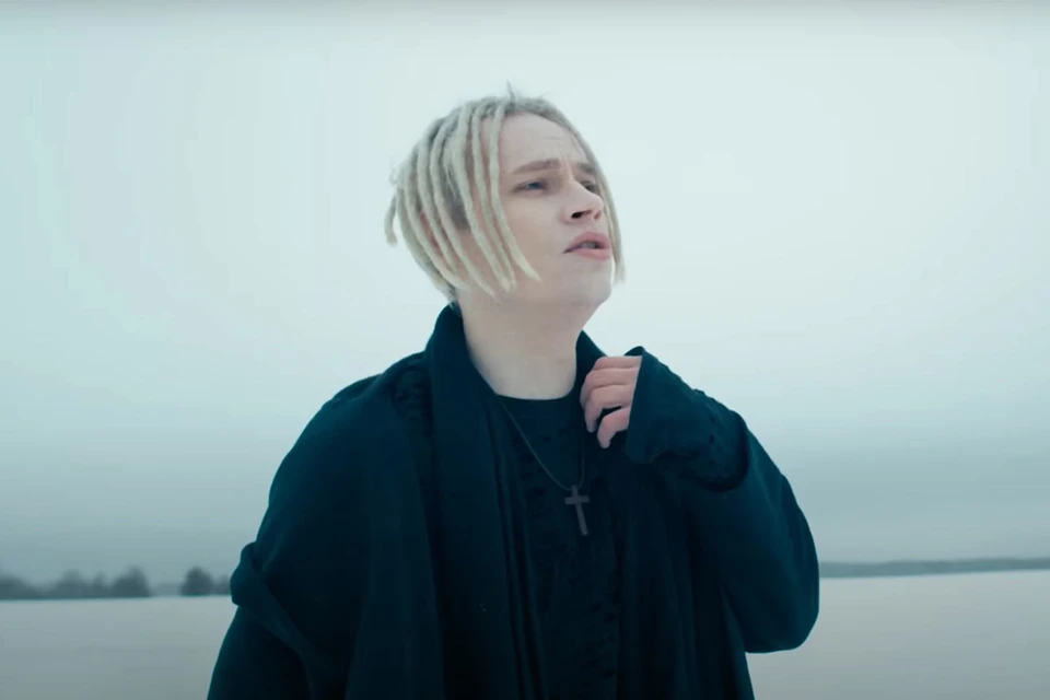 Гастролирующий по России певец SHAMAN выпустил новый пронзительный клип на песню «Исповедь».
