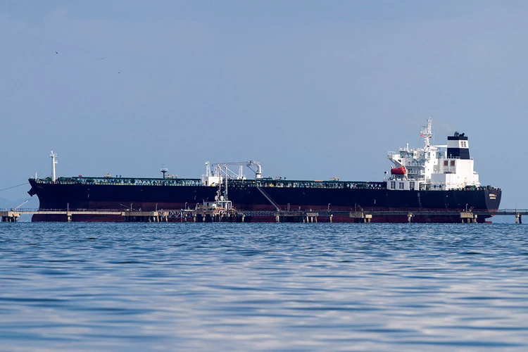 Сумеречный флот против санкций: Как Россия сумела резко увеличить экспорт нефти
