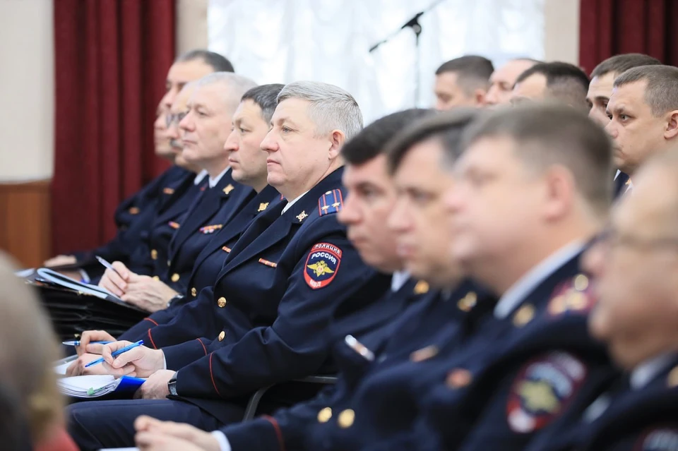 Сотрудники ГУ МВД собрались, чтобы подвести итоги. Фото: пресс-служба губернатора.