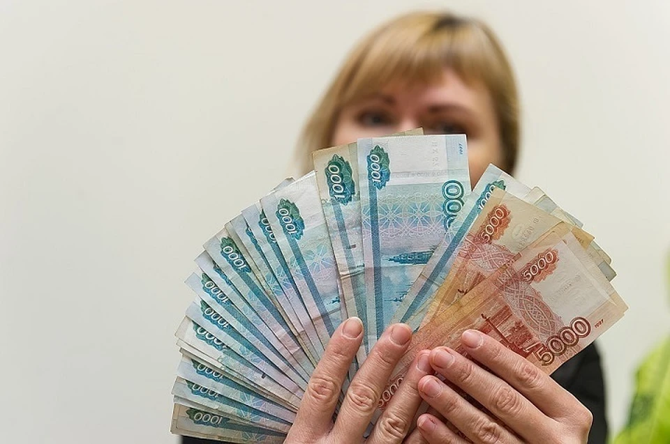 Женщина инвестировала 900 тысяч рублей.