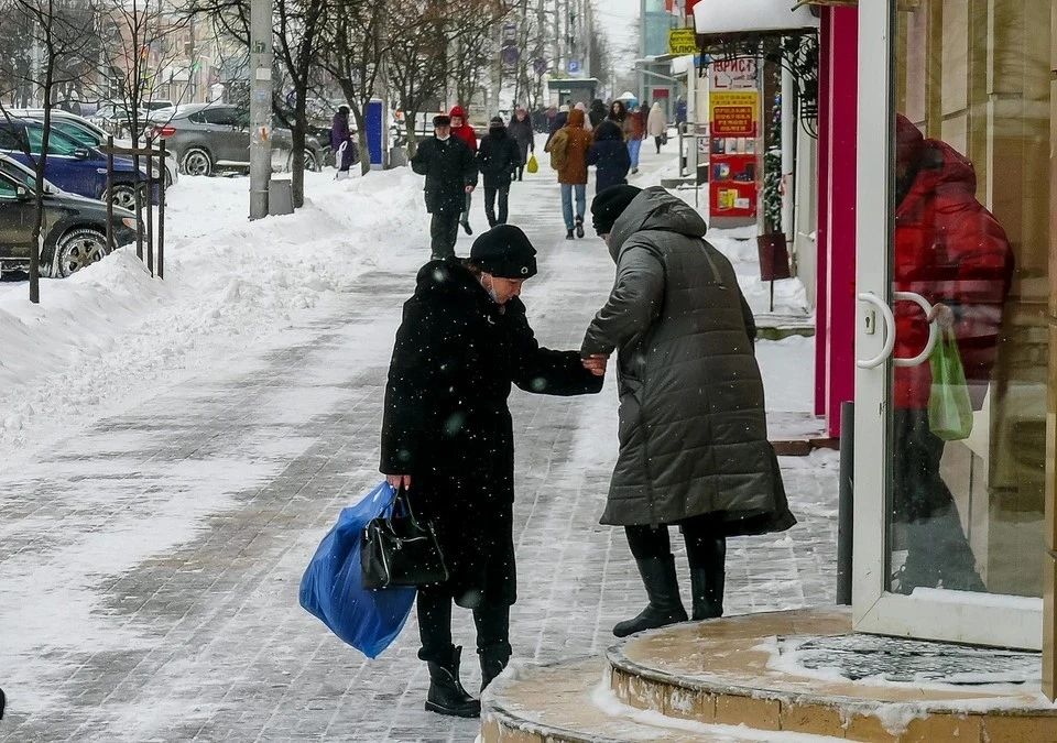 В среду будет облачно, местами снег.