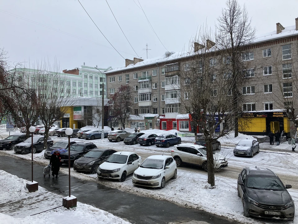 На центральных улицах Ижевска уже работают платные парковки. Фото: Евгения Рябкова