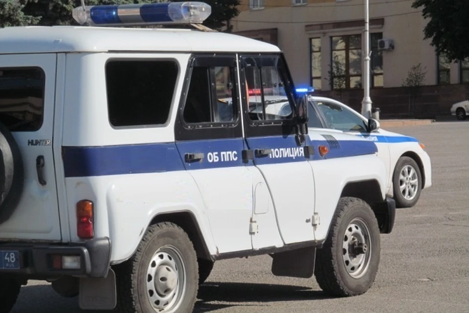 На допросе он рассказал, что воспользовался отсутствием в комнате жильцов и похитил имущество.
