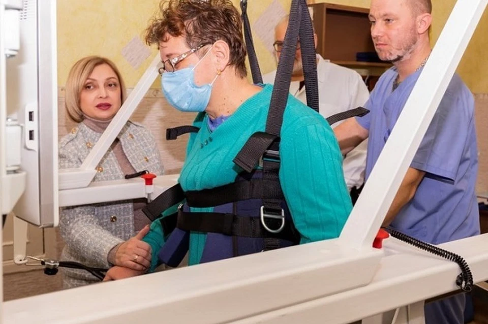 Луганская республиканская физиотерапевтическая поликлиника ввела в работу систему локомоторной тренировки. Фото: «Луганьмедиа»