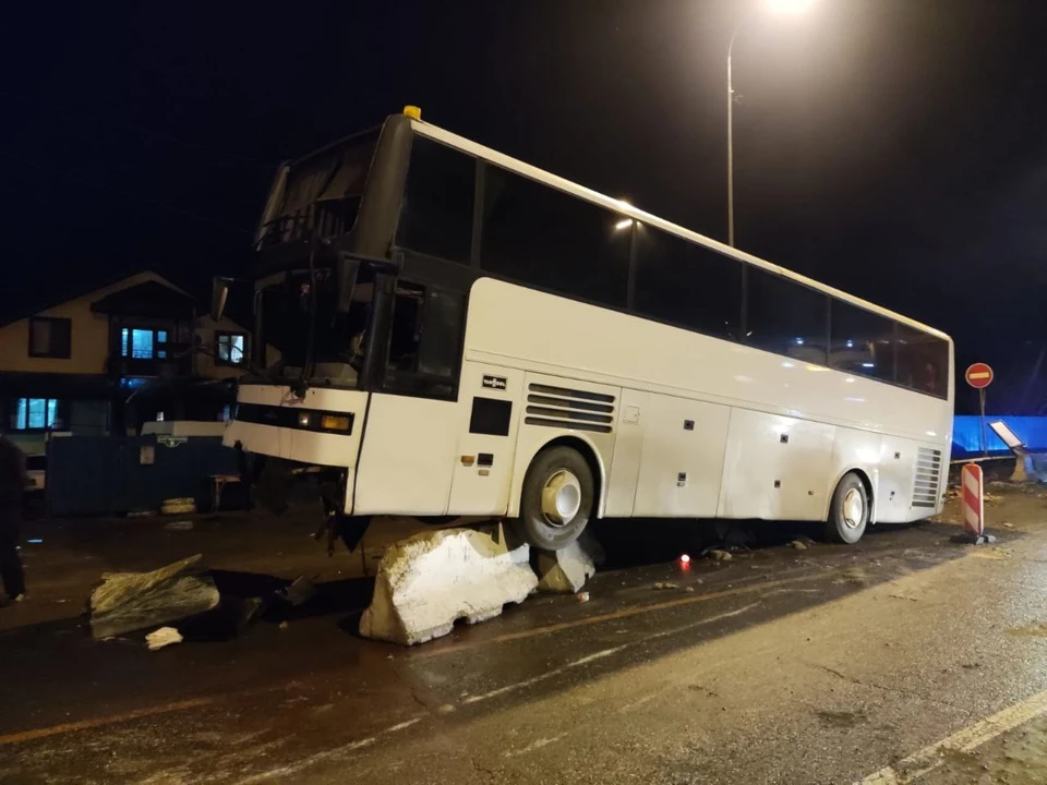 На Кубани рейсовый автобус попал в ДТП. Фото: t.me/mvd_23.