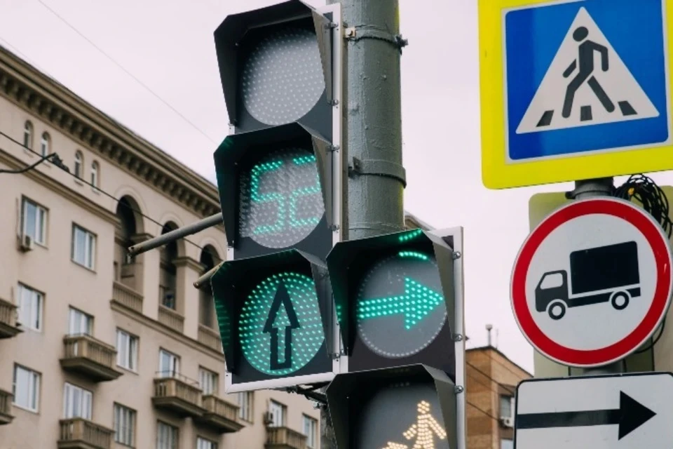 Дептранс рассказал про обновление светофоров в Москве для безопасности пешеходов и автомобилистов