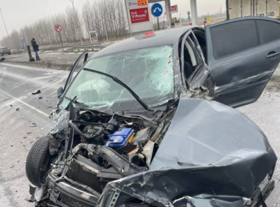 Все, что осталось от капота «Шкоды».