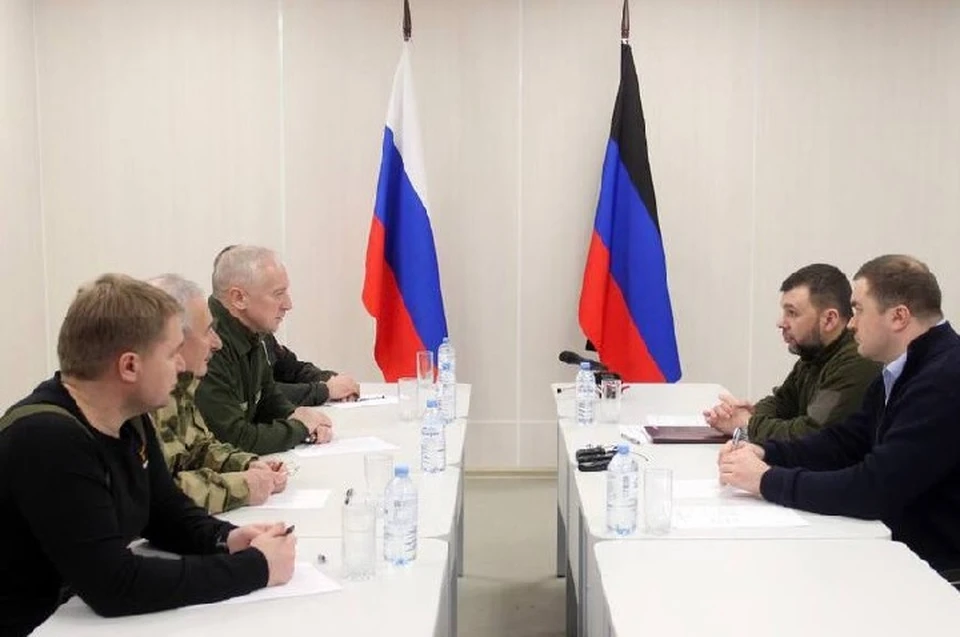 Возможности производственной кооперации врио Главы ДНР Денис Пушилин обсудил сегодня на встрече с делегацией Томской области во главе с губернатором Владимиром Мазуром. Фото: ТГ/Пушилин