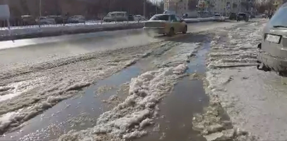 Местные жители переживают за автомобили. Фото: скриншот видео