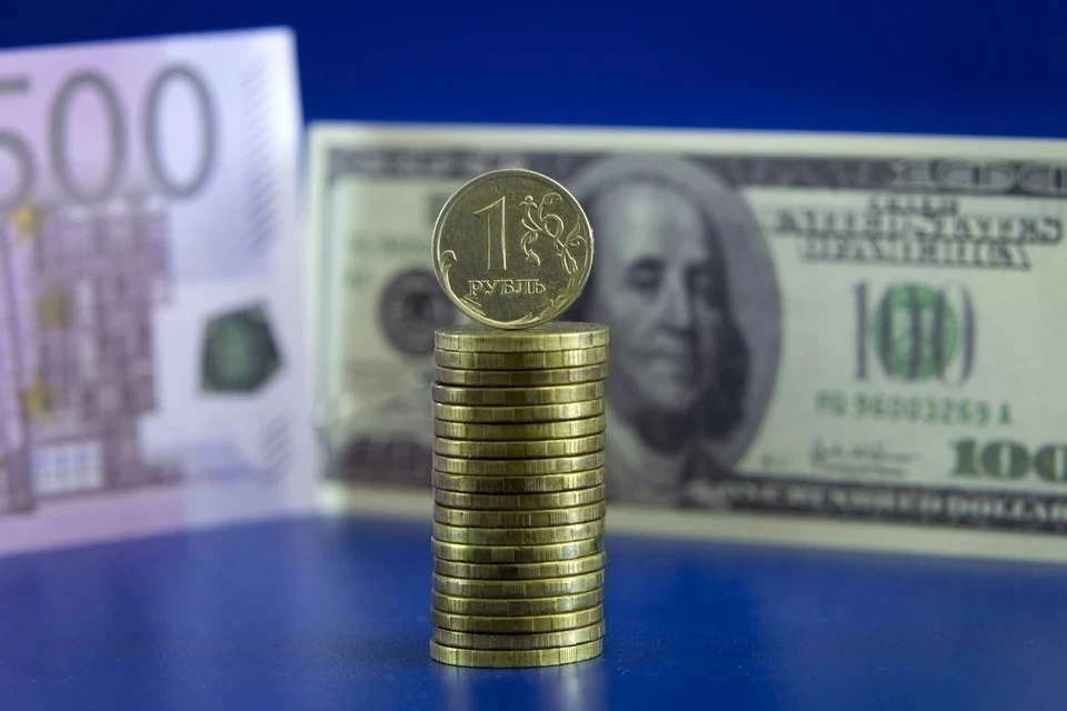 Курс доллара поднялся выше 71 рубля впервые с 9 января 2023