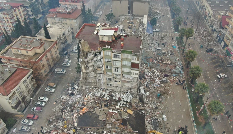 Апокалипсис в Турции: разрушенные города и тысячи смертей. Последние новости о последствиях страшного землетрясения