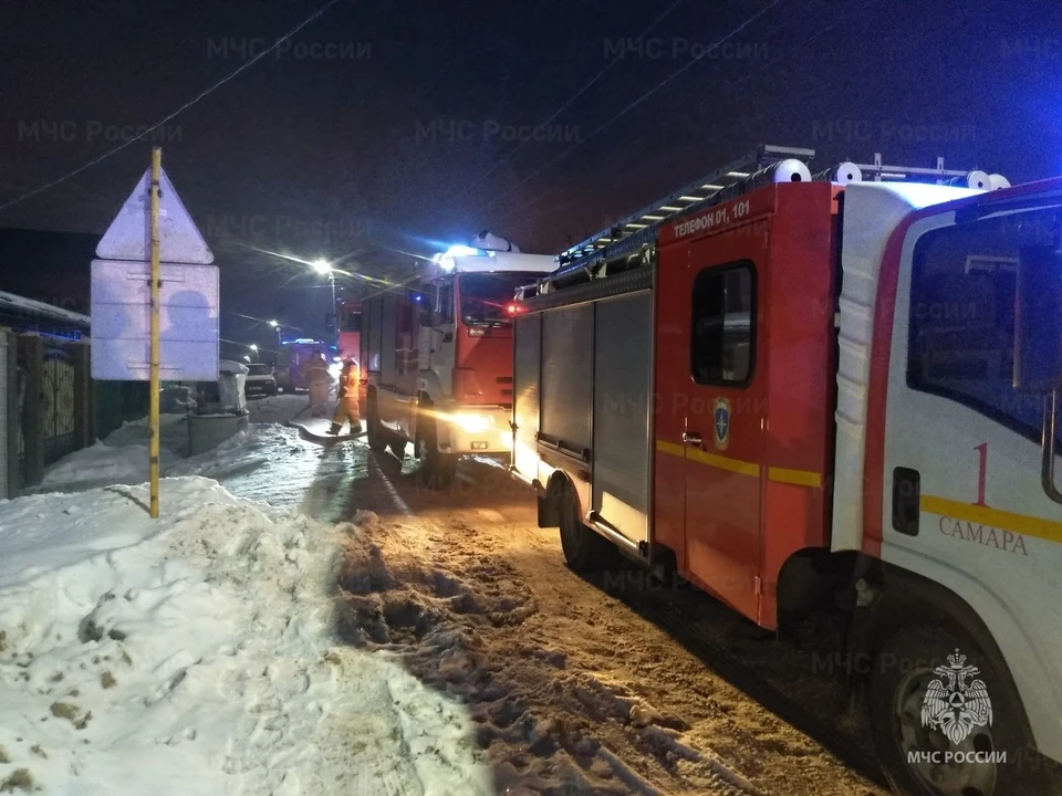 На тушение огня у пожарных ушло более четырех часов