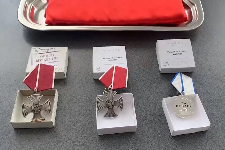 Валерий Лимаренко вручил военнослужащим сахалинцам государственные награды. Фото: ПСО