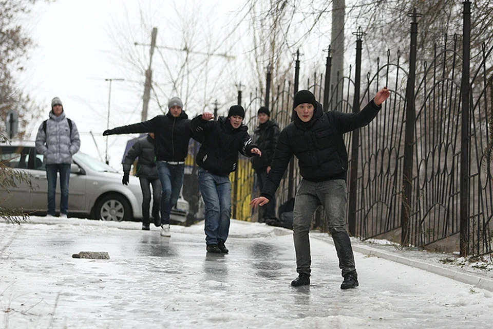 «Желтый» уровень погодной опасности из-за гололедицы продлили в Московском регионе