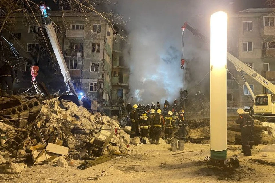 Восемь человек предположительно находятся под завалами дома на Линейной, 39.