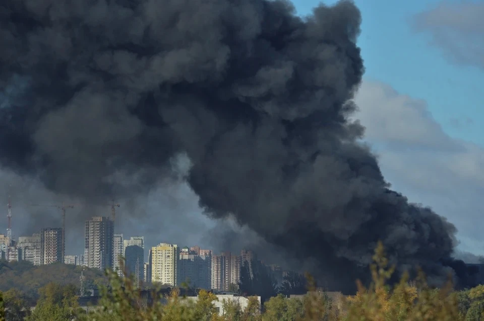 Местные власти сообщают о взрывах в крупных украинских городах