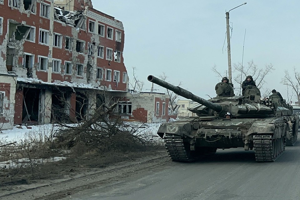 Когда начнем наступать А мы уже это делаем. Отжимаем и перемалываем. О чем говорят на передовой