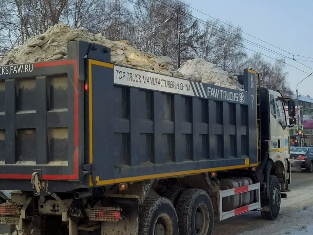 Власти Томска просят горожан убрать машины с дорог - KP.RU