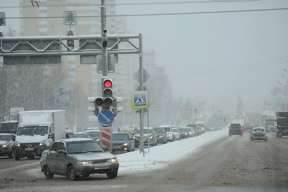 Морозным утром 16 февраля Новосибирск сковали пробки в 7 баллов.