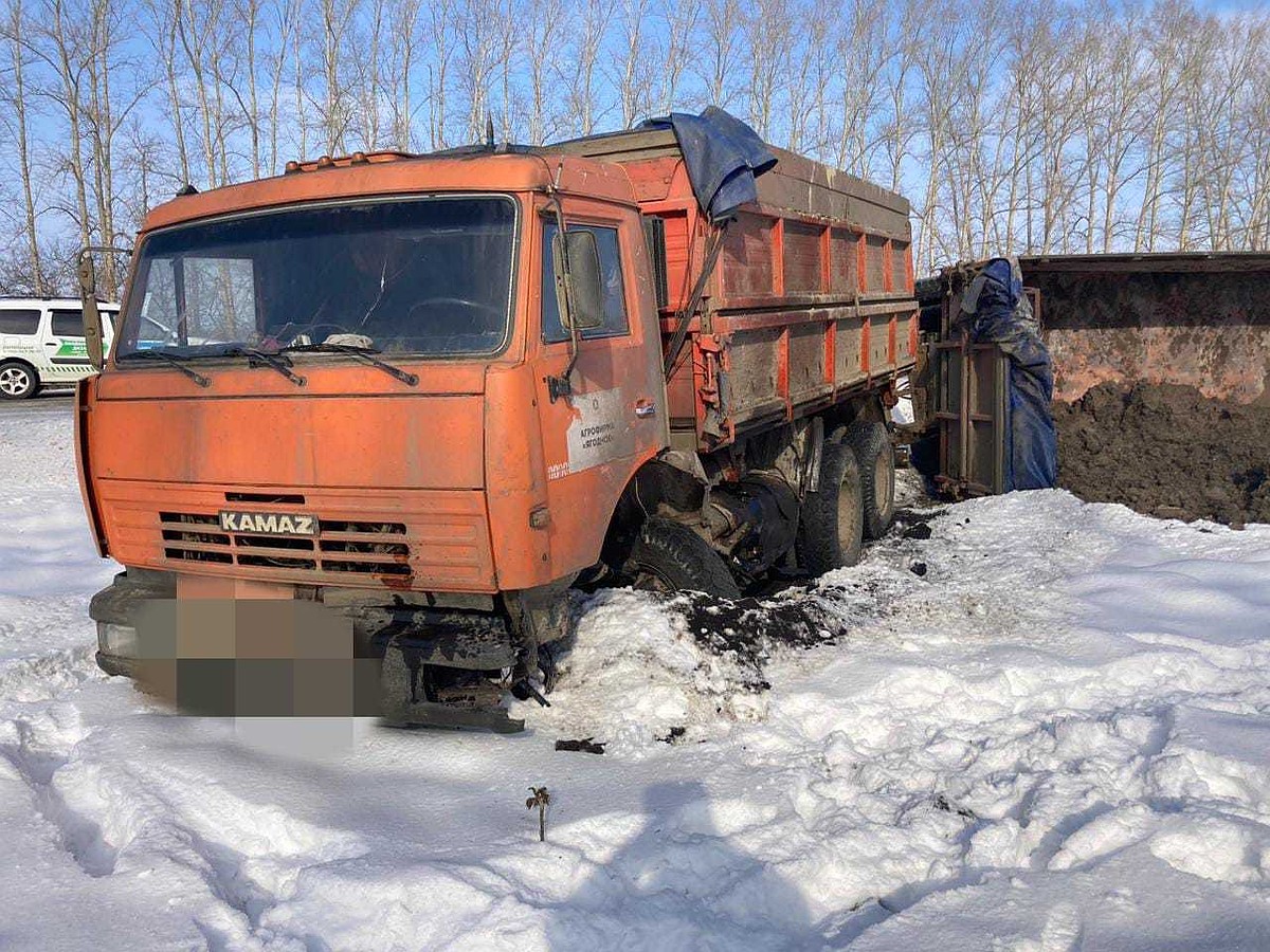 В Тамбовской области при столкновении КамАЗа и иномарки погиб 46-летний  мужчина - KP.RU