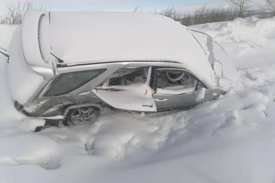 Сейчас сотрудники дорожной полиции разбираются в обстоятельствах аварии.