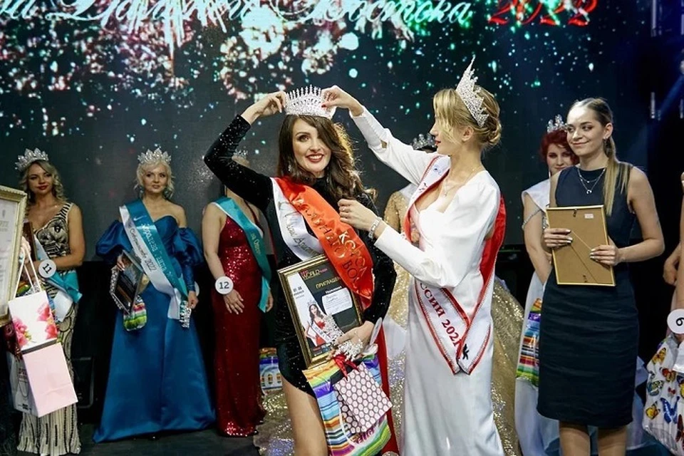 Корону новой королеве передаст победительница прошлого конкурса Фото: предоставлено редакции "КП" - Хабаровск"