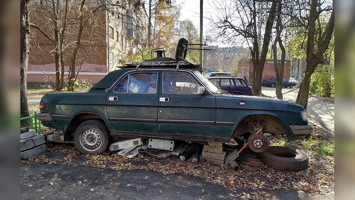 Жителям Подмосковья рекомендуют не оставлять брошенные автомобили во дворе  - KP.RU