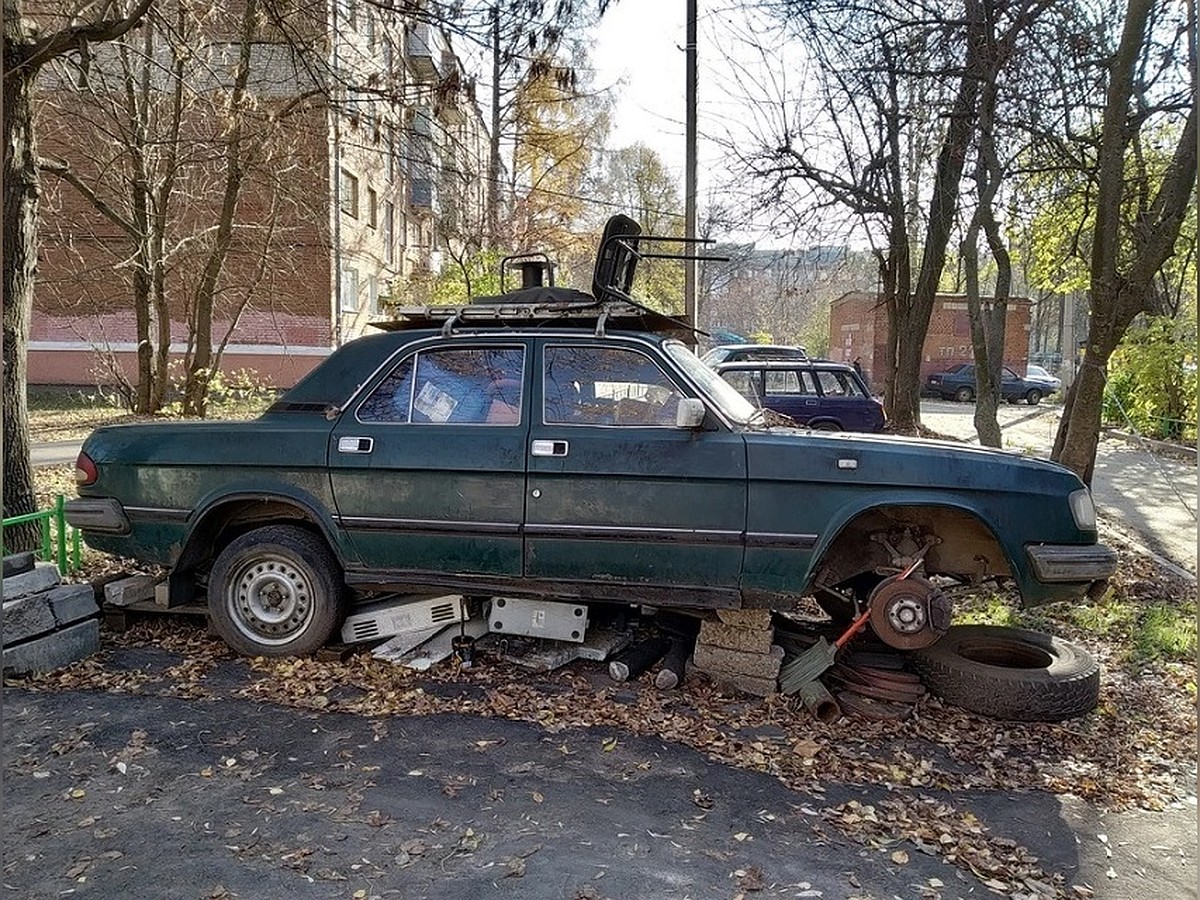 Жителям Подмосковья рекомендуют не оставлять брошенные автомобили во дворе  - KP.RU