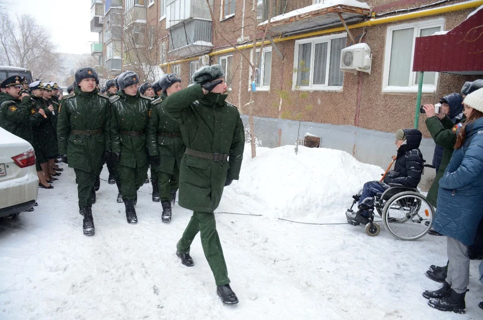 Ветерана поздравили с Днем защитника Отечества