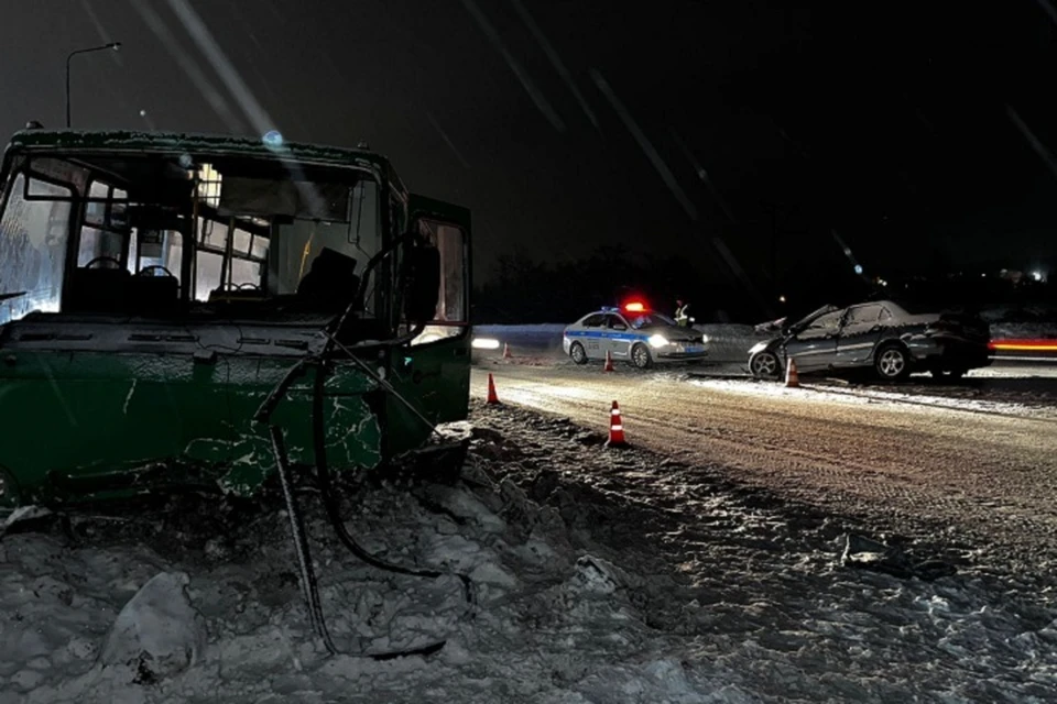 По предварительным данным 28-летний водитель Mitsubishi Lancer не справился с управлением. Фото: УГИБДД по Свердловской области