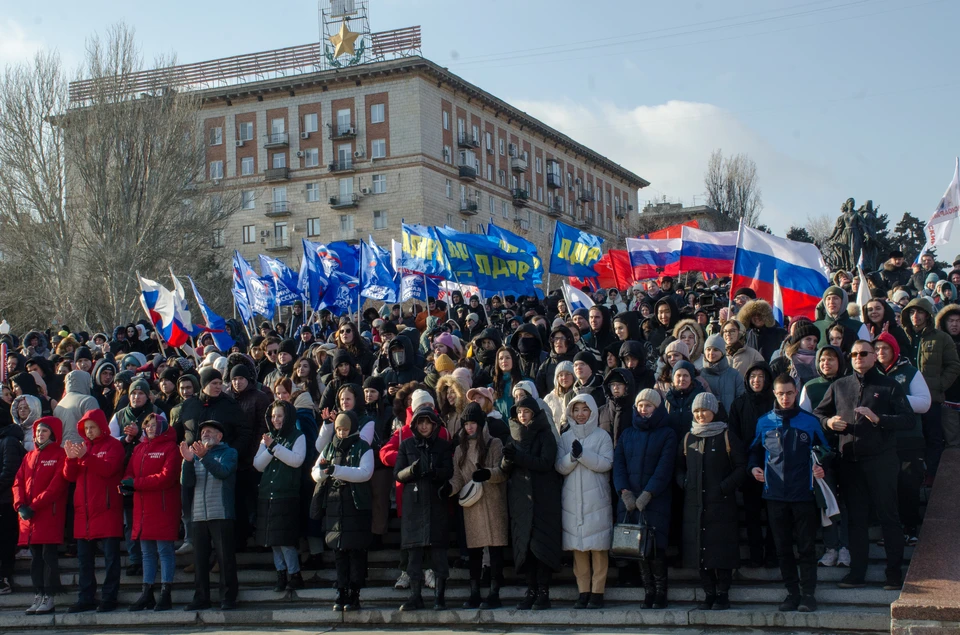 Тысячи волгоградцев приняли участие в митинг-концерте