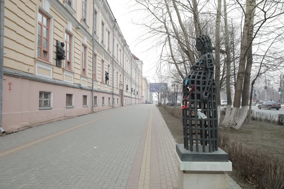 Об этом рассказали несколько выпускниц разных годов выпуска.