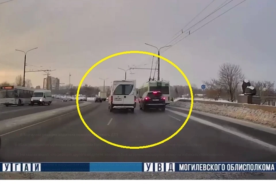 В Могилеве реакция водителя помогла избежать ДТП. Фото: стоп-кадр | видео УГАИ УВД Могилевского облисполкома