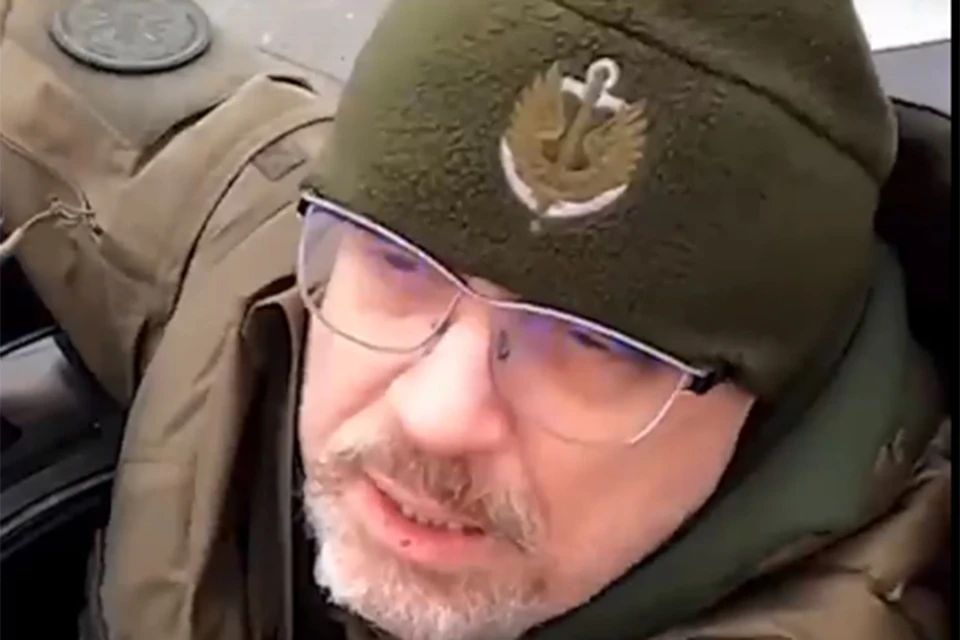 Министр обороны Украины Резников из танка спросил дорогу на Москву, его высмеяли в сети. Фото: кадр из видео.