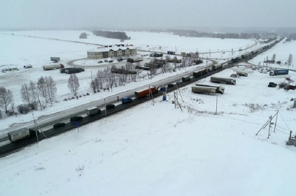 При этом на 301-м километре магистрали развернули мобильный комплекс информирования. Фото: ГУ МЧС по Свердловской области