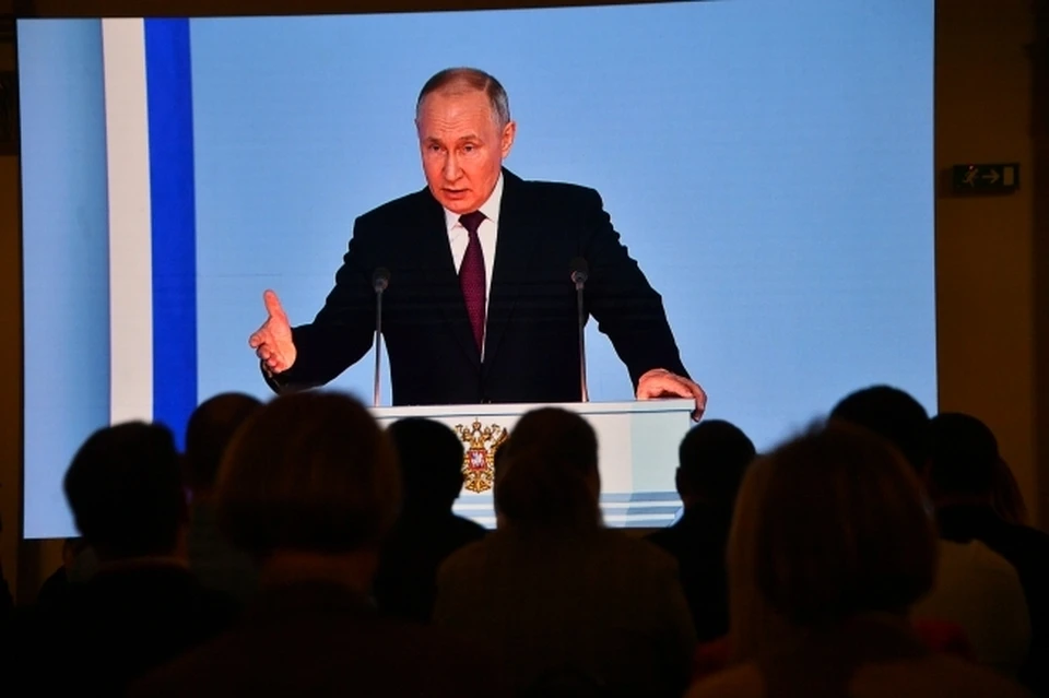 Владимир Путин отметил работников за добросовестный труд