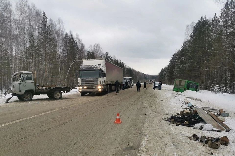 Пассажиры двух автобусов, попавших в ДТП, не пострадали Фото: УГИБДД Свердловской области