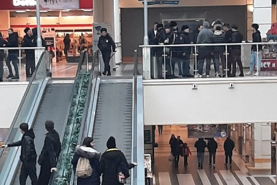Полиция пресекает массовые драки в торговых центрах.