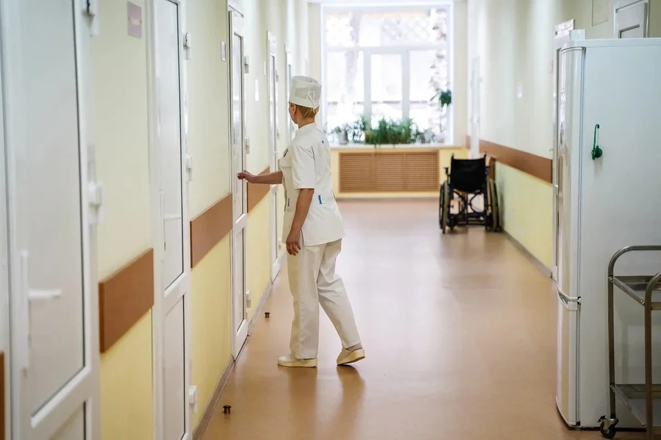 Специалисты помогают пройти реабилитацию