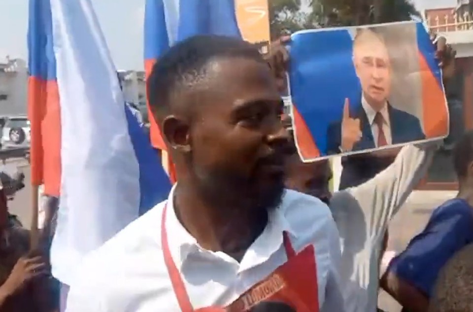 Митинг в Конго: африканцы с российскими флагами просят о помощи Путина