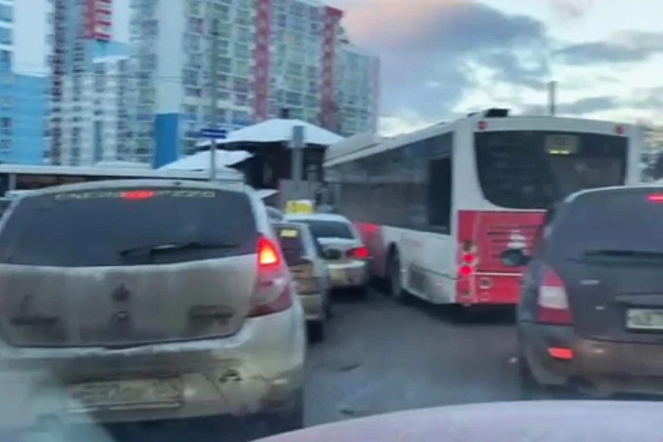 Шоссе Космонавтов в районе улицы Столбовой.