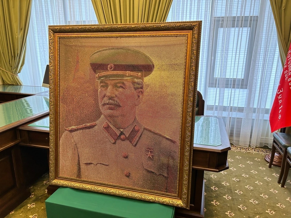 Картину передали в дар музею на 80-летию Сталинградской победы
