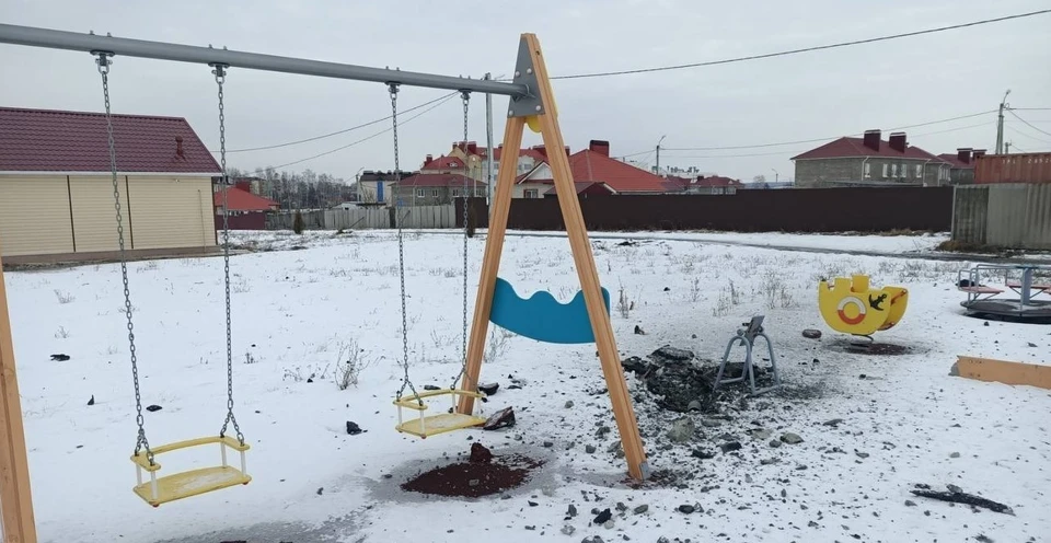 24 февраля 2023 года. Шебекино. Неразорвавшийся снаряд приземлился на территорию детской площадки.