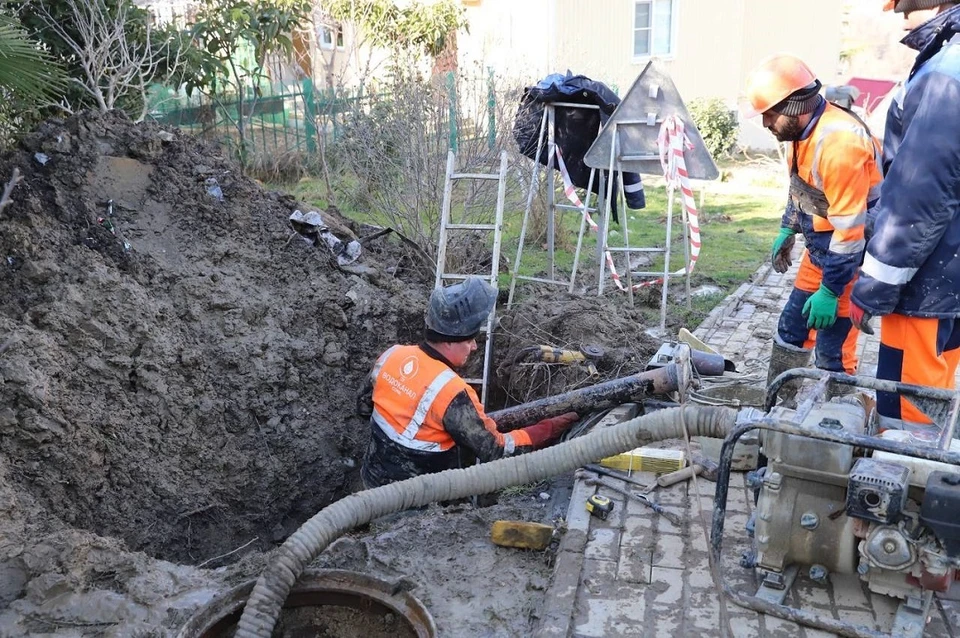 Работы по замене водопровода. Работает Водоканал.