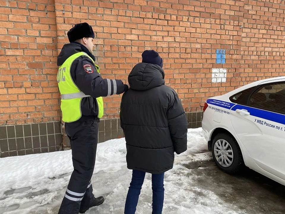 На вторые сутки сотрудники ДПС заметили подростка возле одного из торговых центров в Автозаводском районе.
